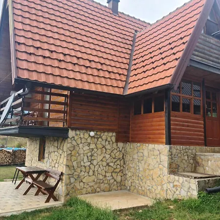 Vikendica Nina Case de vacanță Mitrovac